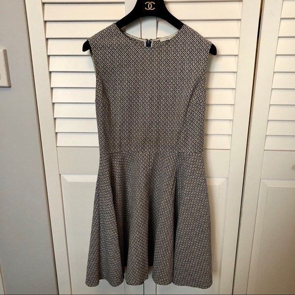 20% OFF🌟DVF Jeannie Dress in Blue/White - Picture 2 of 10